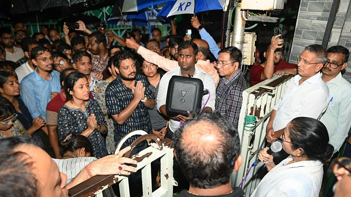 kolkata-junior-doctors-protest-mamata-banerjee-tea-meeting-offer-rg-kar-rape-murder-sandip-ghosh-arrested-by-cbi